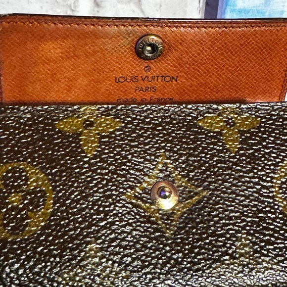 Louis Vuitton 6 Key Holder - Picture 3 of 8